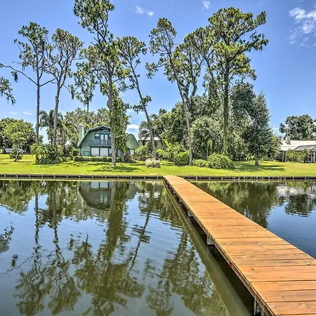 Lakefront Home With Game Room, Kayaks, And Fire Pit